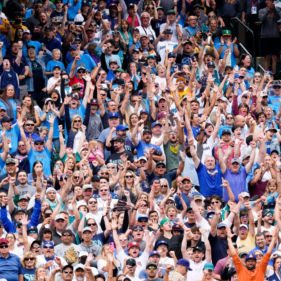 Mariners Crowd