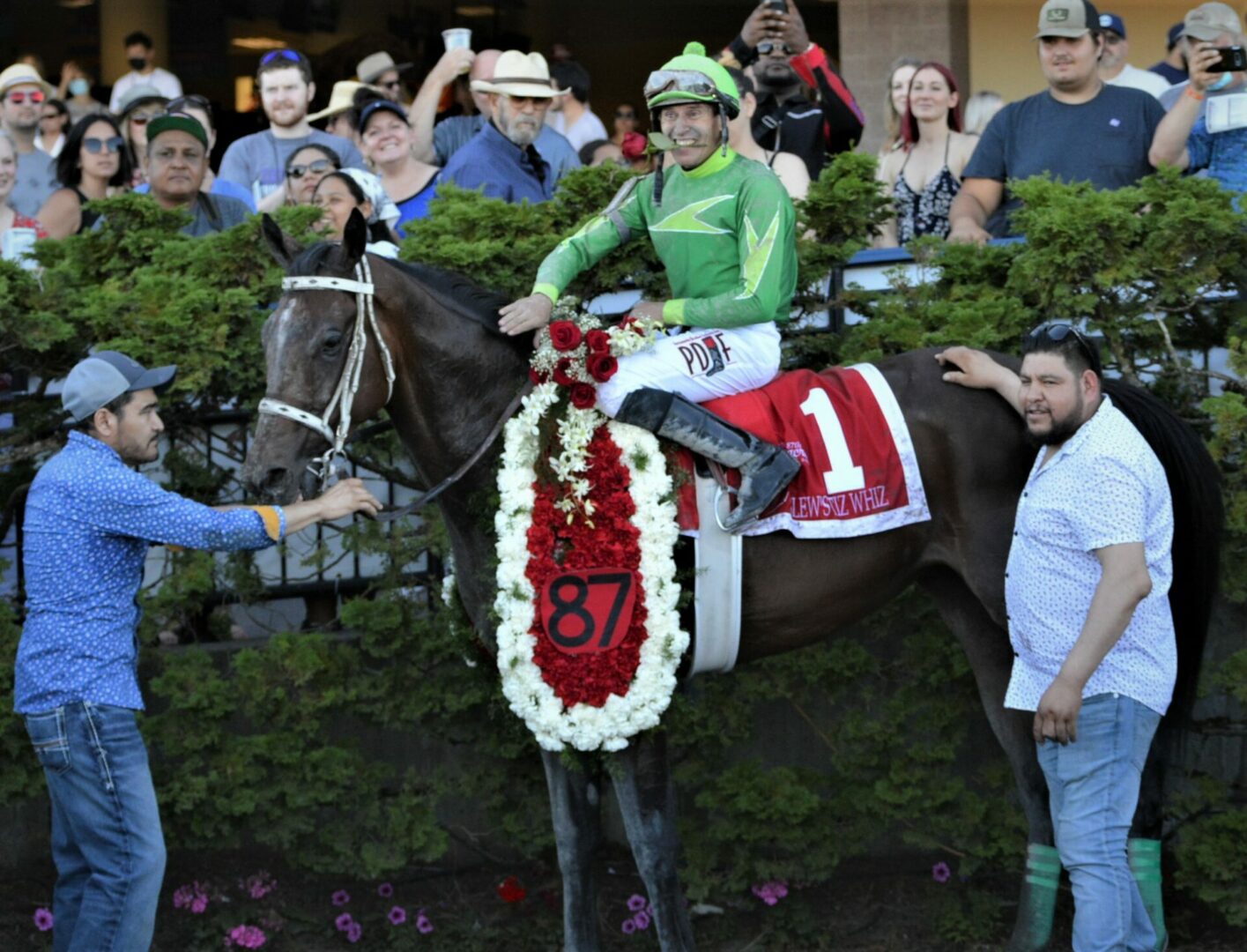 EMD MDay r8 winner circle