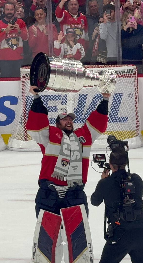 Sergei_Bobrovsky_with_the_Stanley_Cup